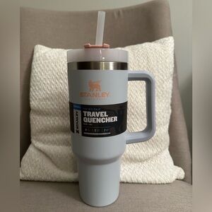 BNWT 40oz OG Cloud Stanley *flaws*